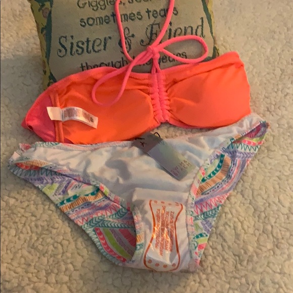 Bathing suits - Picture 7 of 7